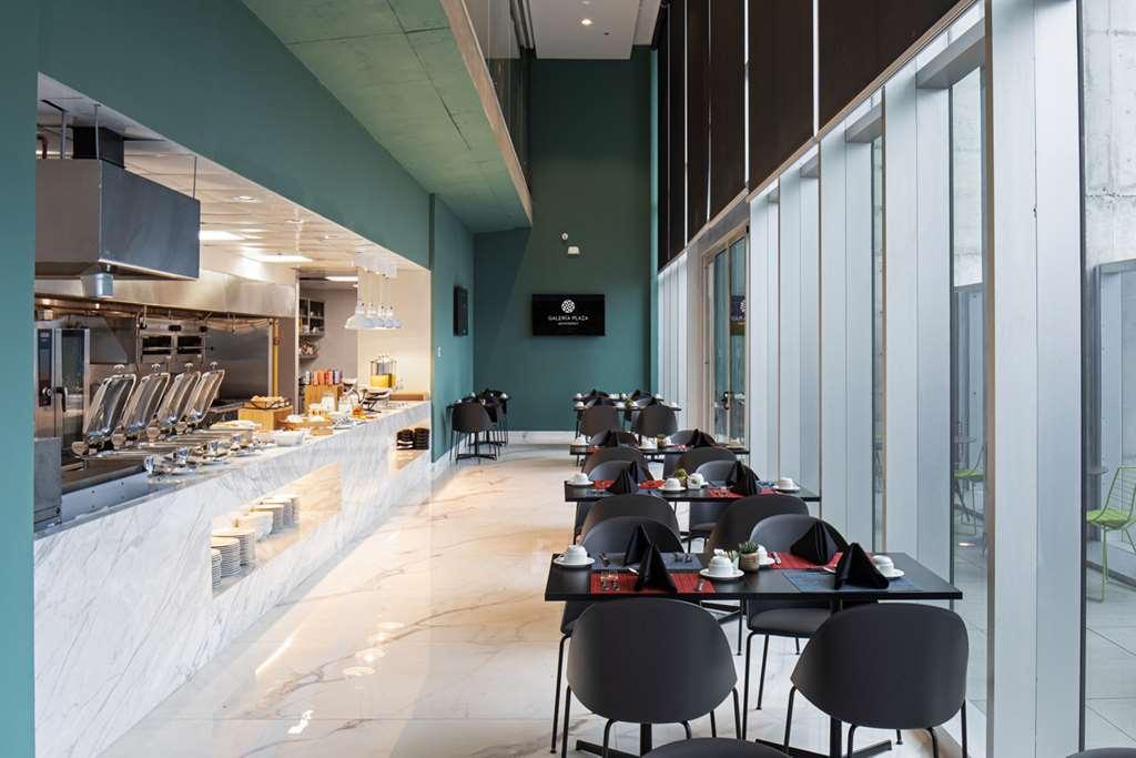 Galeria Plaza Monterrey Hotel Restaurant photo The Lounge at KLIA
