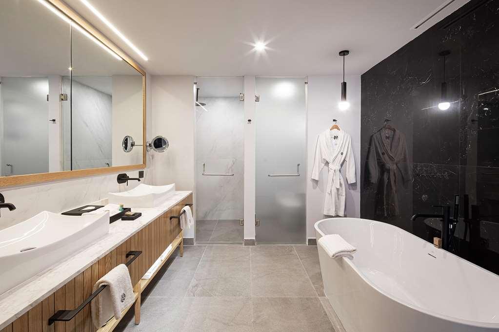 Galeria Plaza Monterrey Hotel Exterior photo Bathroom