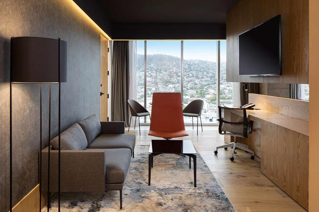 Galeria Plaza Monterrey Hotel Room photo A suite at the hotel