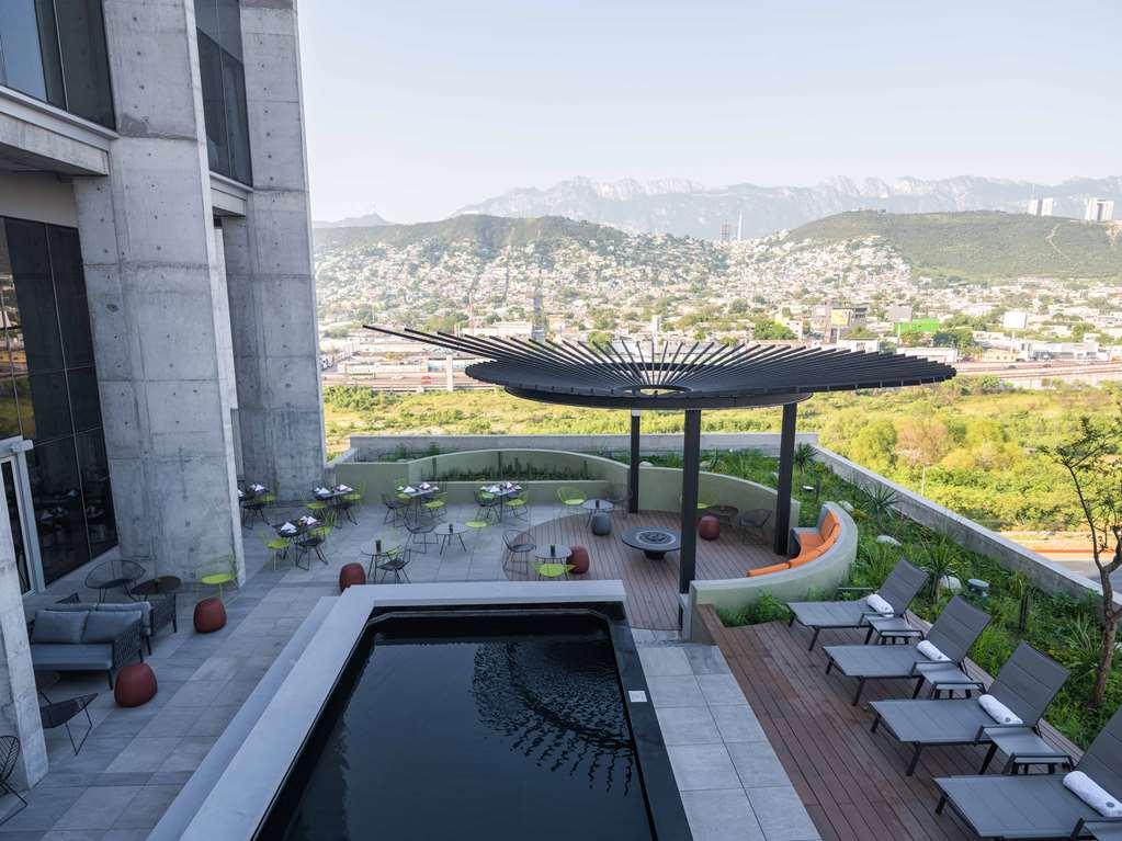Galeria Plaza Monterrey Hotel Facilities photo Rooftop pool at the hotel