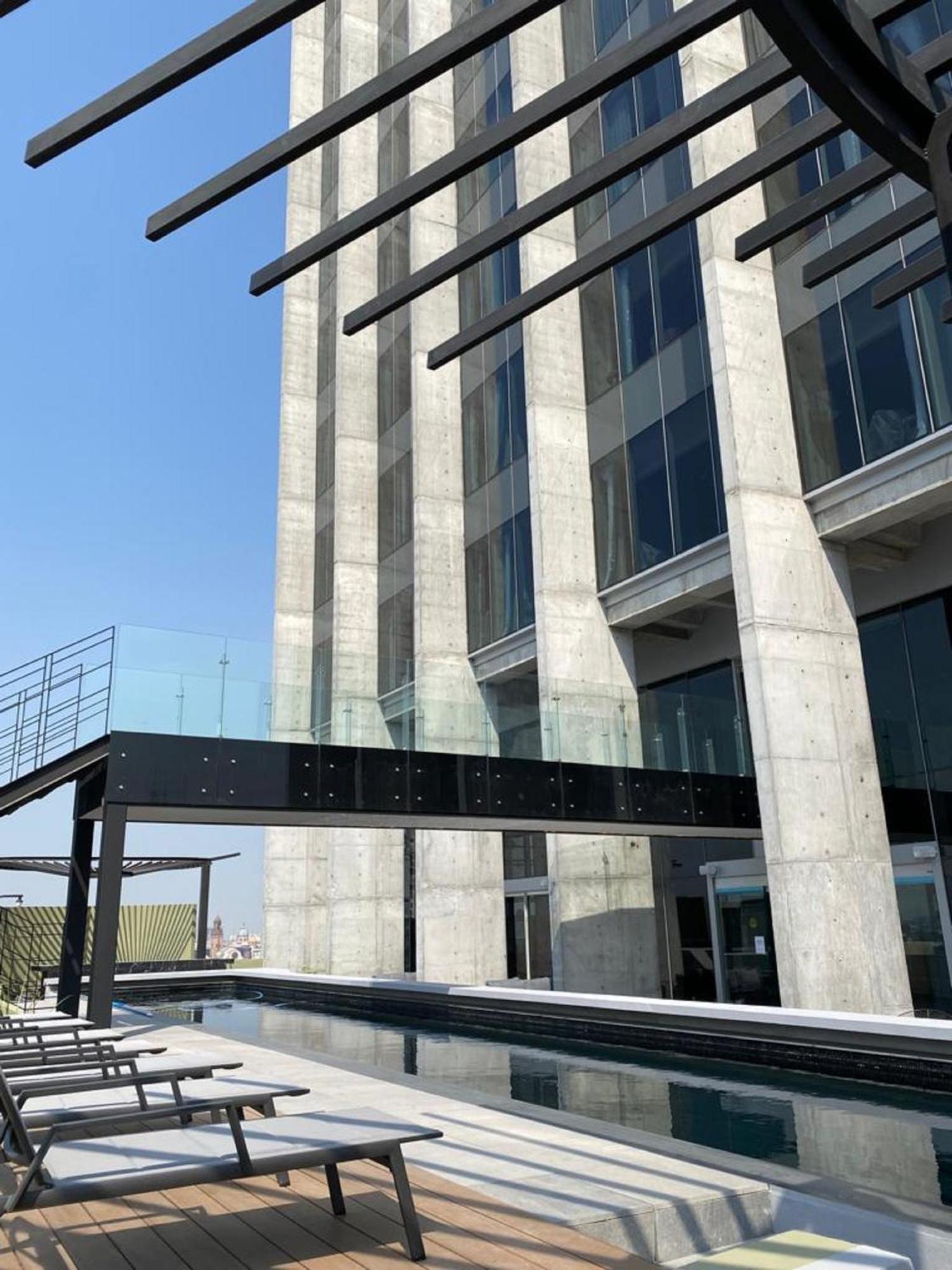 Galeria Plaza Monterrey Hotel Exterior photo The Skywalk