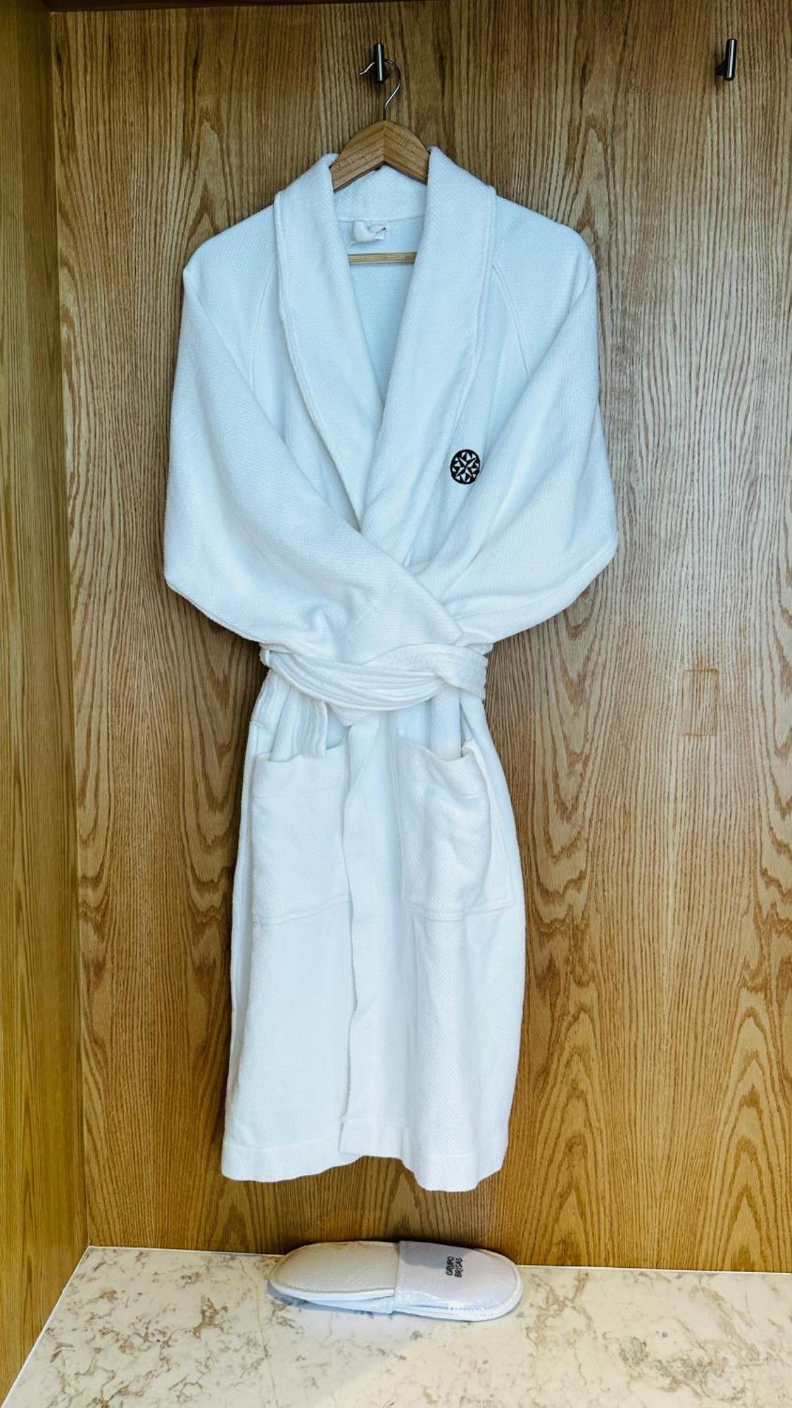 Galeria Plaza Monterrey Hotel Room photo A bathrobe